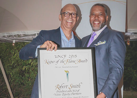 Robert F. Smith accepts an award from the United Negro College Fund